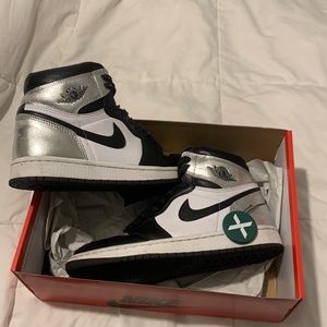 WMNS Jordan 1 Silver Toe